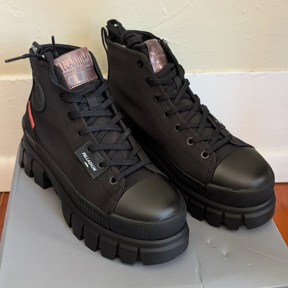 BNIB Palladium Revolt Hi TX Black Boots - Women's Size 7 - Picture 2 of 9